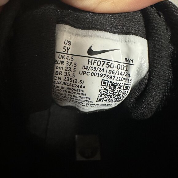 Nike Manoa Youth size 5y Triple Black Boots HF0750-001 - Picture 8 of 8